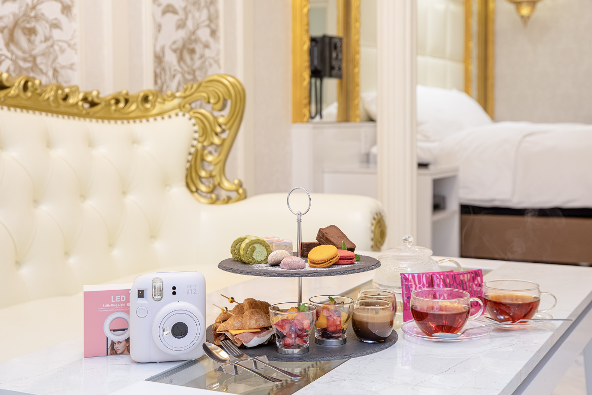 アフタヌーンティーセットとチェキ