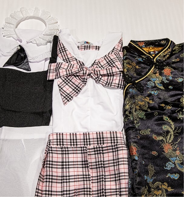 チャイナドレスや制服などのコスプレ3着